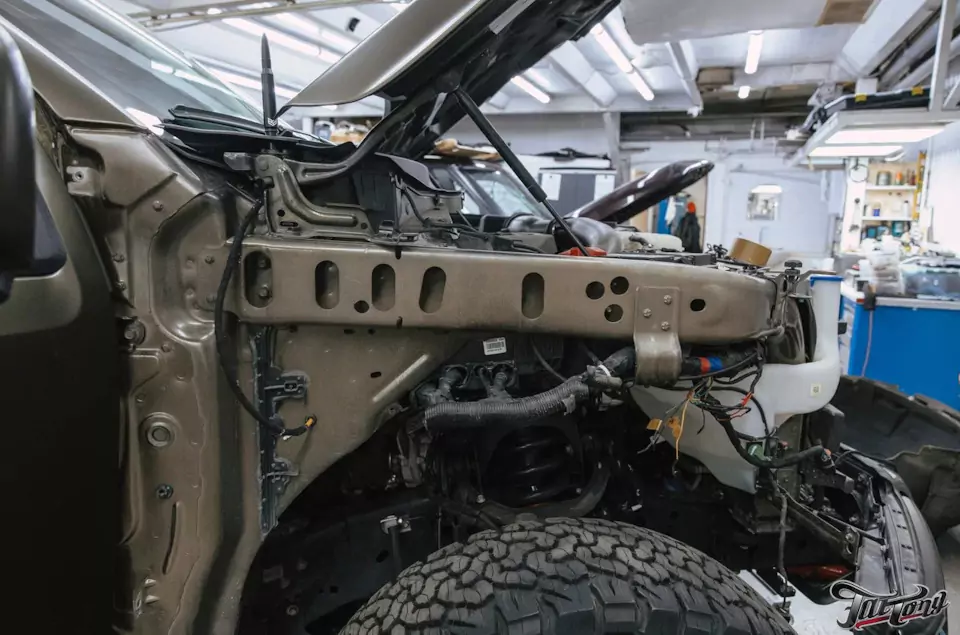 Установили пневмосигнал Тифон Т-37 и дополнительное освещение на Ford Raptor R